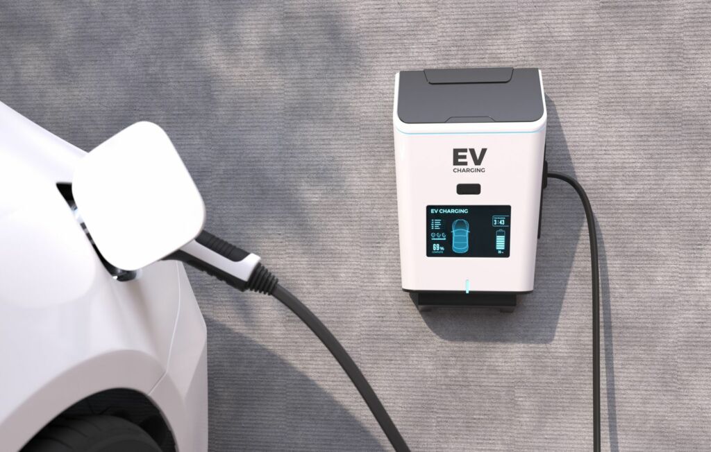 Voiture électrique en charge sur une borne murale Voiture électrique en charge sur une borne murale
